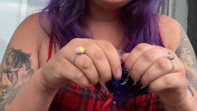 girl smok hoocan and pop condom