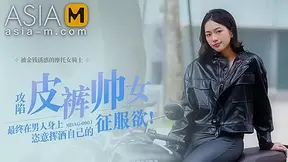 Picking Up A Motorcycle Girl On The Street MDAG-0003/ 街头狩猎 - ModelMediaAsia