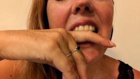 DUTCH FINGER BITING | Jasmine