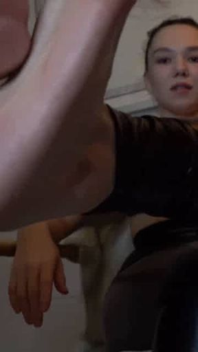 Goddess Valeria feet