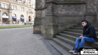 Suihinotto, masturbaatio, ilman satulaa – tatuoitujen Joel Vargasin ja Rico Fatalen fetissi-hardcore-video, perseeseen paneskettuina