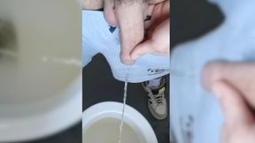 Heavy piss stream letting it fly.
