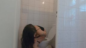 Female pee- are you jealous? #pee#female#solo#amateur#german#novanilla