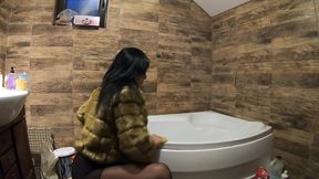 milfycalla- pee play in bathtub while wearing a fur coat and pantyhose 198