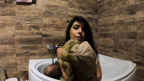 milfycalla- pee play in bathtub while wearing a fur coat and pantyhose 198