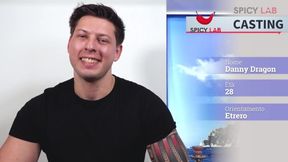 Il casting di Danny Dragon, giovane dal cazzo duro scopa a fondo Mary Rider