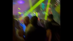 Suite de la soir&eacute_e au Pacha &agrave_ Ibiza M'_exhibant avec mon top transparent en ...