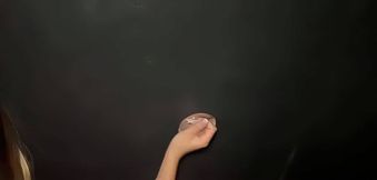 lia suce au gloryhole