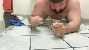 I inject A Gas Station Wc And take up with the tongue And gargle The Wc And The Floor