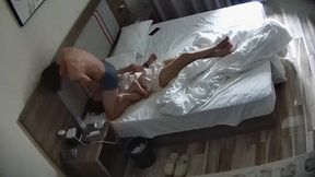 酒店偷拍 狼頭纹身仔跟女友開房 一邊幹還一邊錄視頻 幹起來像電動小馬達1