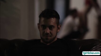 Slut trans babe gets analed by stepbros friend in the kitchen