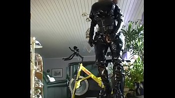 RoxinaInShinyCatSuit241005XXL.WMV