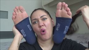TORN SOCK FOOT SMELLING (f)