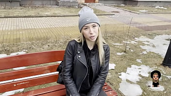 Picked Up A New Sexy Neighbour And Seduced Her On Blowjob In Entrance / Facial / Leksa Biffer