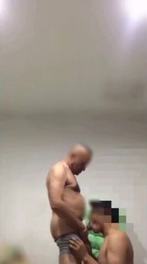 Meu Tio: Mamando a Pica do Daddy Latino