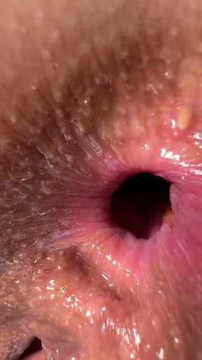 CUTE RUSSIAN GIRL IS CHANGING IN 🍘AUTO ANAL GAPING!   Clip 1