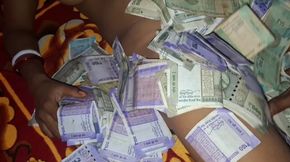Lucky Servant fucked Madam and made her happy for money received
