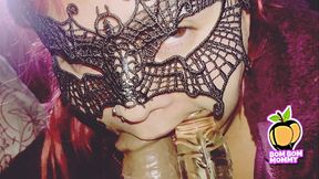 Mamando dos dildos apenas me caben en la boca