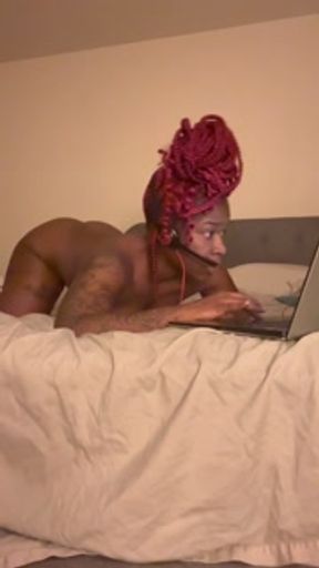 Fuck me while I’m talking to customers. 4 minutes on OnlyFans