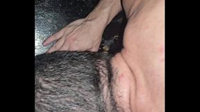 PERSONAL TRAINNER SENDO PASSIVO PARA O GARSON DO BAR NO ESCURO.