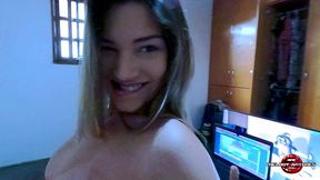 online chat filmed melody antunes with a lot of affection and horny enjoys her pussy doing a beautiful squirt after sticking her big dildo of 18cm in the ass.