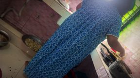 Sass Ko Jabardast Choda - Indian Desi Hot Mother_in_law Cooking Without Pajama & Open Big Ass with Juicy Pussy, Just Then Son_in