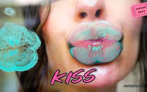 Sensual Glossy Minty Kiss