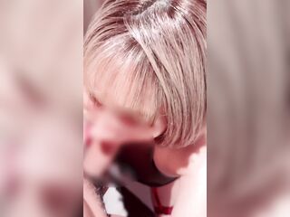 鏡越しのエロケツに興奮して顔射！鼻穴までドピュドピュっ