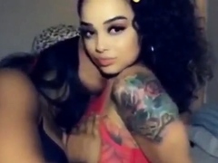 Ebony Amateur Lesbians Kissing and Squirting