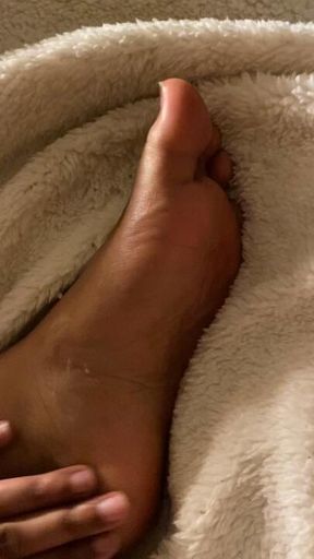 Moisturising 💕🦶🏽