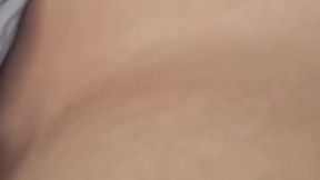 Masturb�ndome con el vibrador en la noche