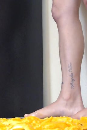 ASMR mango barefoot compression