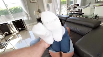 PAWG Beauty Kelsi Monroe Gets Fucked and Folded by Her Favorite Big Dick