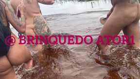 vazou na net largados e pelados fui com minha amiga da a bucetinha em uma praia de nudismo para os pirocudos sem camisinha no pelo