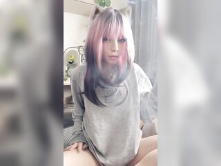 Your Egirl stepsis smokin' in your face(full vid on my 0nlyfans/ManyVids)