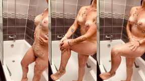 a la douche , un bien fou mais en couleur