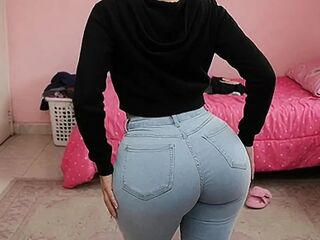 Tiny Large Butt Cutie Twerking Her Giant Butt