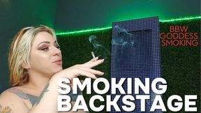 DEUSA BBW FUMANDO