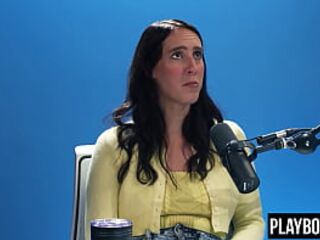 Brunette hair cougar pornstar Candence Lux loves to touch herself intensely