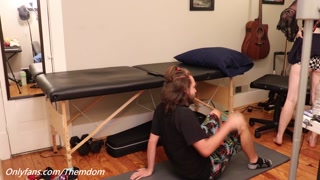 Goddess Chey tries human chair facesitting and her full weight almost breaks it