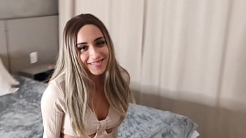 sou a puta mais safada chego em casa doida pra sentar com o cuzinho e o meu macho goza na minha bunda