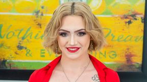 Glamorous model with red lips Gracie Gates shows her shaved pussy