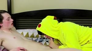 BareTwinks.com: Mickey Ramirez tongue kissing in the bed