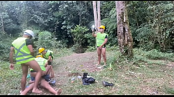FALTOU MATERIAL NA OBRA E ESSES MACHOS FORAM TREPAR NO MATO - 01