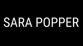 Sara Pepper brinca com a bucetinha usando meias coloridas