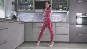 Miss Amira in transparentem Plastik Anzug und Hunter Regenjacke Part 1