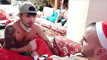 THE GOOD BOYS GIVE A SWEET BLOWJOB TO SANTA!!!