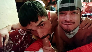 THE GOOD BOYS GIVE A SWEET BLOWJOB TO SANTA!!!