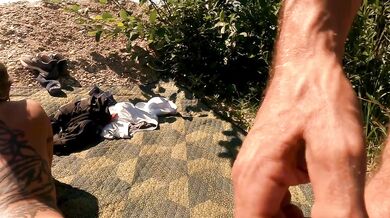 Mit meiner immer geilen und extrem nassen Blondiene in der Natur am FKK gespielt und gefickt