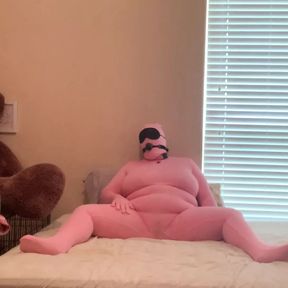 Pink Zentai BBW masturbating